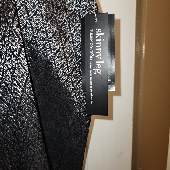 ALFANI LADIES SKINNY LEG TUMMYCONTROL PANTS, SILVER BLACK CAMELOT JACQUARD NWT - Picture 3 of 10